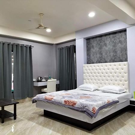 Radiant Club & Resort Imphal Eksteriør billede