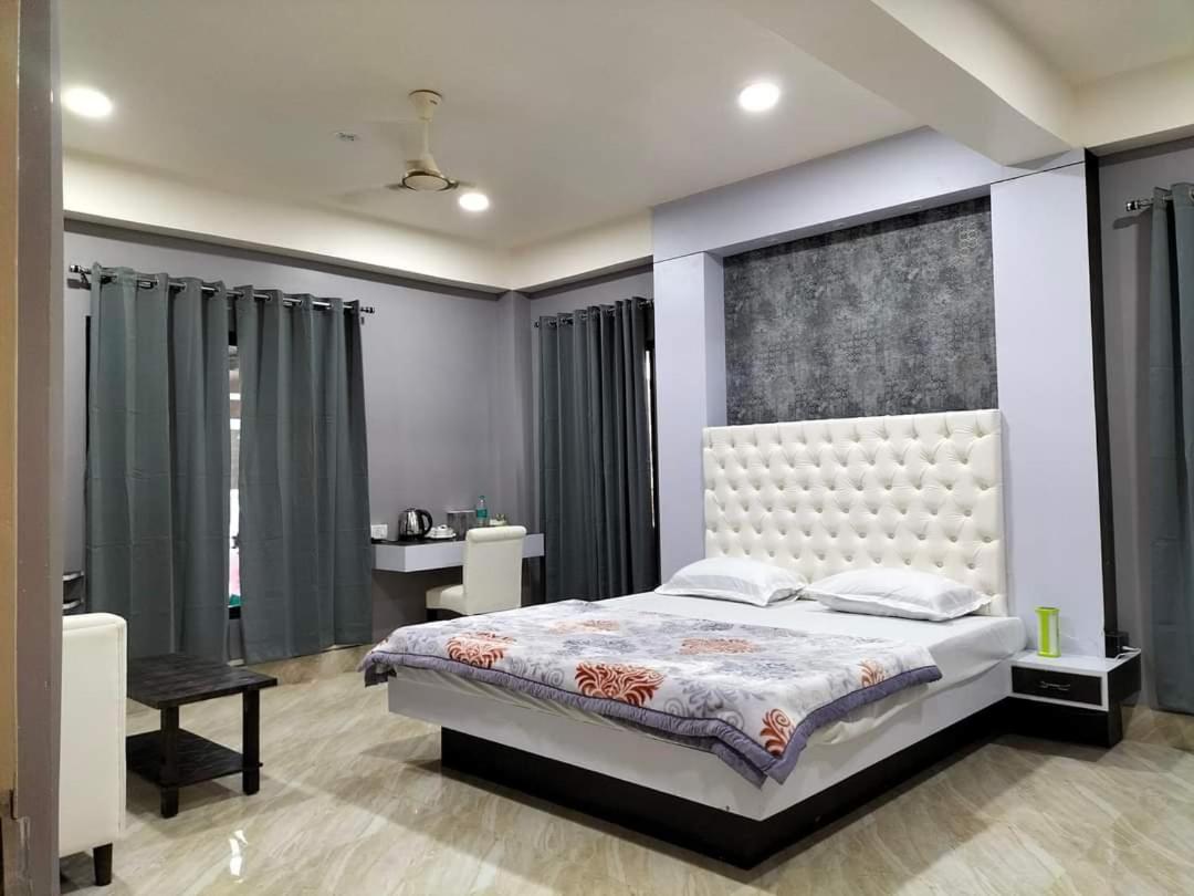 Radiant Club & Resort Imphal Eksteriør billede